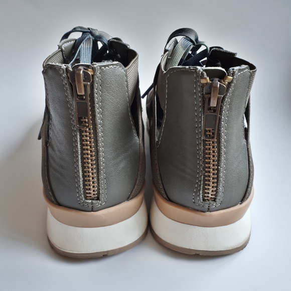 Steve Madden Sneaker - Picture 3 of 8